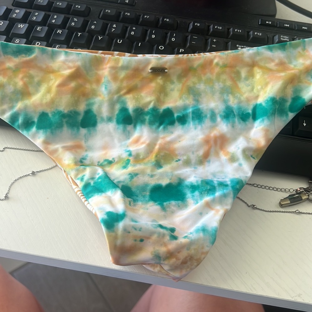 Rip Curl Nwot Bottoms Size Small Reversible - image 2